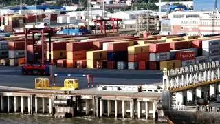 Loading of Container on Ship & Unloading of container from ship in Port or Harbour