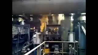 Коксовыталкиватель в работе. Коксовая батарея производства DHIDCW.