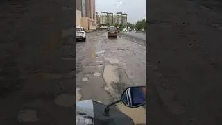 3 mahine pahle h banayatha #road #indianroad #mumbai #badroads #roadsafety