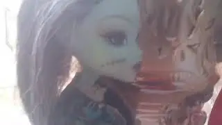 Stop motor Сериал Скариж монстер хай 1 - 2 серия только наоборот!🌚🌈😂