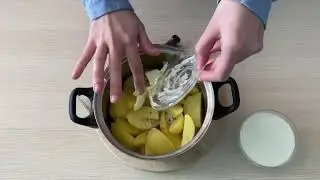Пюре, фрикадельки, салат