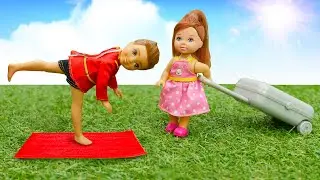 Барби помогет Штеффи собраться в лагерь. Игры для девочек с Барби! Видео с куклами