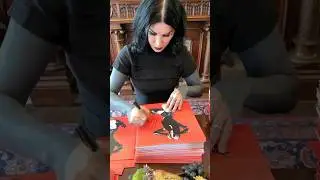 The first 1,000 people to pre-order my new album on vinyl or CD will receive a signed version! 🖤