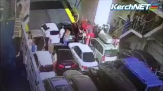 Видео падения автомобиля с крымского парома