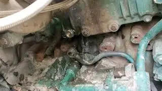 Восстанавливаю резьбу на крышке теплообменника на Volvo VNL 780