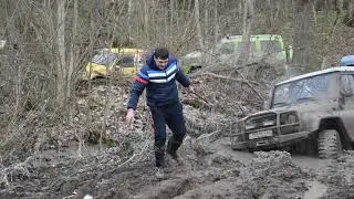 Нивы, УАЗы и ино поехали на Психоточку.