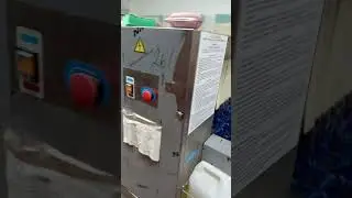 Промышленная посудомоечная машина.