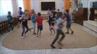 Нужно в школу собираться. Игра с ускорением. Звук с помехой.