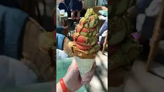 Pistachio and Strawberry ice cream on a Croissant 🥐