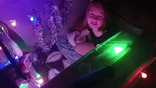 День жизни священника. Служба и танец маленьких дитят.
