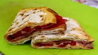 Вкусная яичная кесадилья с ветчиной на завтрак