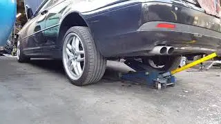 HOW TO LIFT A CAR WITH A JACK FLOOR
