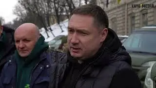 SoftServe та благодійний фонд «Відкриті очі» передали військовим 25 машин швидкої допомоги
