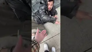 ПАША ТЕХНИК ВАЛЯЕТСЯ НА УЛИЦЕ