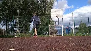 Пробую закручивать мяч
