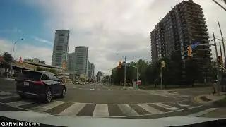 DANGEROUS DRIVING! Through the traffic light, Student was shocked!!!