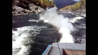 Пороги реки Чая, проходим с Владимиром Петровичем на водомете  Архив 2010 год