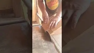 trabalhando na esquadrejadeira com gabarito para corte inclinado #marceneiro #wood #diywoodworking