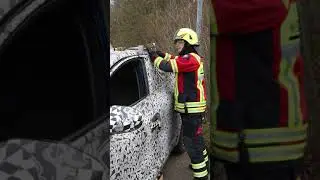 rescueINSIGHTS: Spalt schaffen am Fensterrahmen
