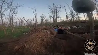 Ukranian soldiers storming Russian trenches