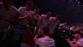 Cadian runs to his fans after win against Faze
