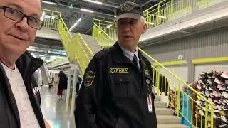 Нас преследуют , нам не дают прохода, нас как злостных преступников преследуют охранники