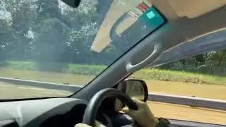 WOuuu KDYMM Seri Paduka Baginda Yang di-Pertuan Agong berkenan memandu sendiri meredah banjir di LPT