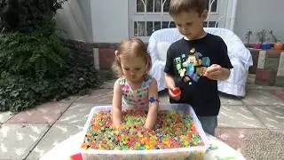 Katy and Max are looking for surprises in balls