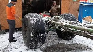 Петрович едет в гараж.
