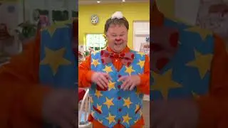 Can you sign Bath with Mr Tumble and Tumble Ted? #ytshorts #mrtumble #makaton #learning