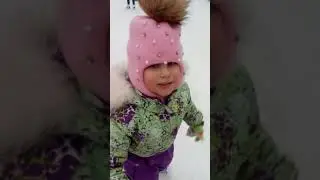 Маруся второй раз на катке)))
