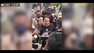 Ade Armando di hajar masa , babak belur nyaris ditelanjangi