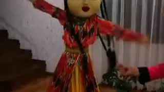 Танец ростовой куклы