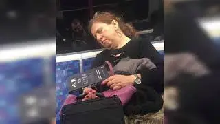People Caught Napping In Funny And Weird Looking Ways (35 Pics)