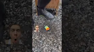 Бьет по телефону ногами 🥵🤯