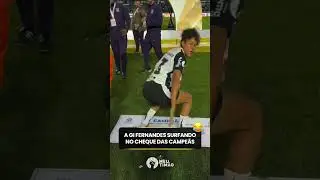 CORINTHIANS PLAYER SURFS ON THE LIBERTADORES CHECK 😂