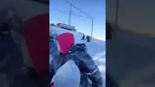 «Всё, поехали! Шахаду читайте!»: самый опасный спуск на ватрушках в Казбековском районе