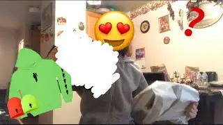 OPENING MY BILLIE EILISH MERCH!