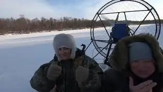 Рыбалка на Камчатке  Девчата отрываются по полной.  Подледный лов