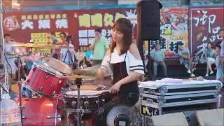 Cyndee ( 19 ) from China  - on the street