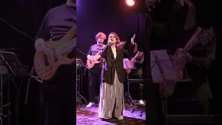 Айка поет авторскую песню «Люди» ⚡️