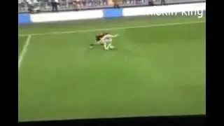 Burak Yılmaz Oyunda Bile Kendine Yere Atıyor