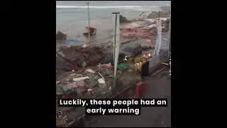 Run away quickly! The tsunami is coming! !!