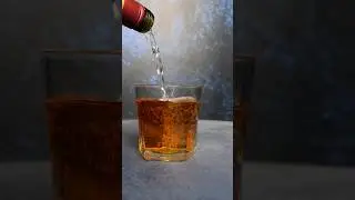 ग्लास से शराब पीने से पहले क्यों छिड़का जाता है ?? जाने रोचक बात ।