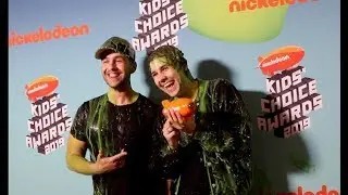 GIVING DAVID DOBRIK HIS FIRST KIDS CHOICE AWARD!
