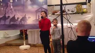 В пещере ослик кушает овес