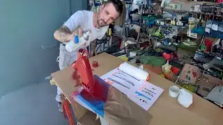 Jake Sorensen painting his headtube RED!! | LiVe from HG Warehouse