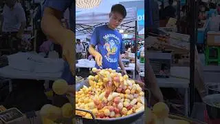Fried meatballs are very cheap. Fried by  very well at flea markets in Thailand. #streetfood