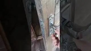 Врезка замка в деревянную дверь