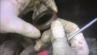 Тойота Авенсис замена лобового сальника. Replacement of the crankshaft seal Toyota Avensis.